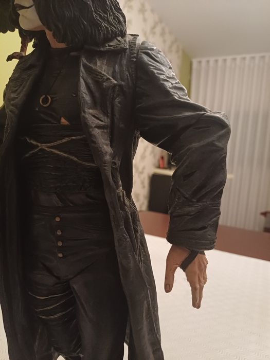 Boneco do filme O Corvo