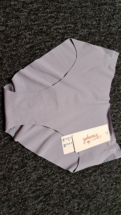 Majtki Triumph w rozmiarze xs, z wysokim stanem szary fiolet.