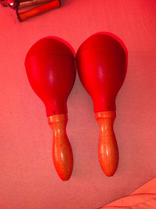 Três Guizeiras e um par de maracas