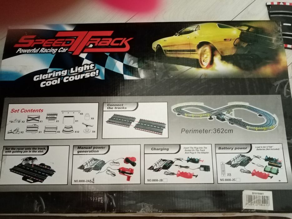 Ігрові Машинки на трасі  працюючий. Б/в