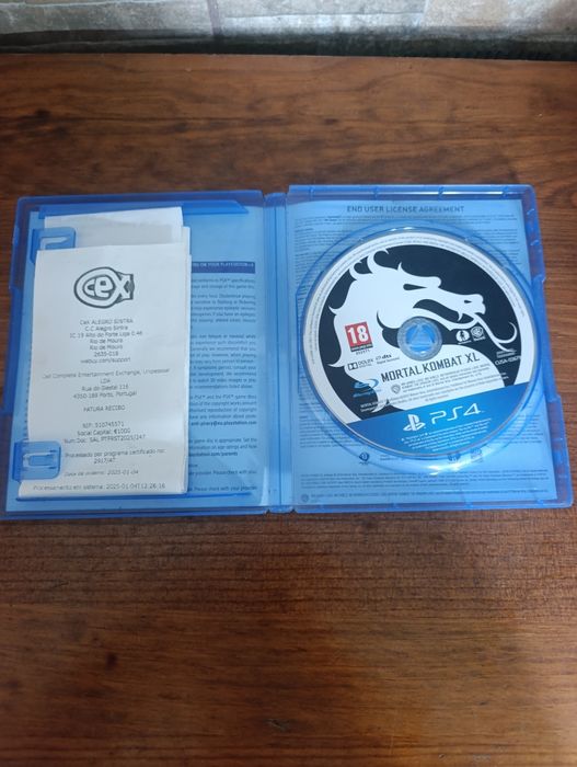 PS4 Slim 500GB + 6 jogos + 3 comandos + volante 180° & Pedais