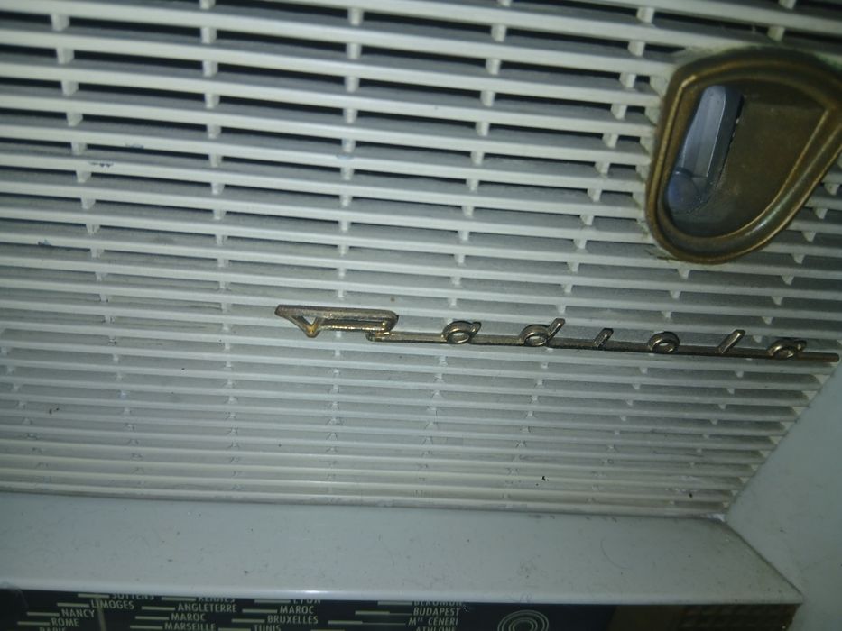 Radio gira disco antigo por  70 €