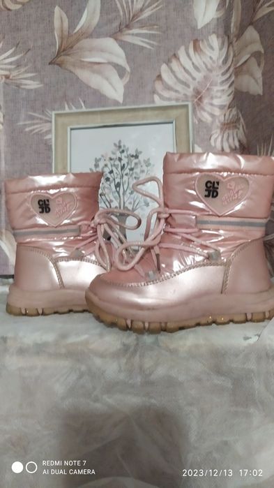 Зимове взуття для дівчинки