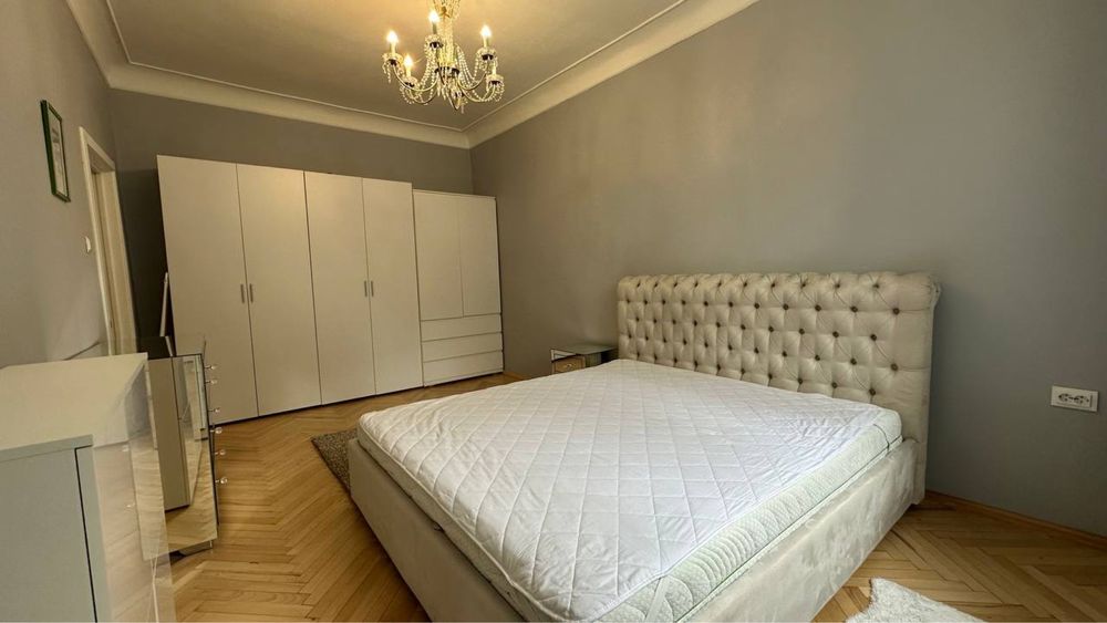 Київ, Сталінка. Продаж двокімнатна квартира, Соломʼянський район, вул. Світличного 10, Караваєві Дачі