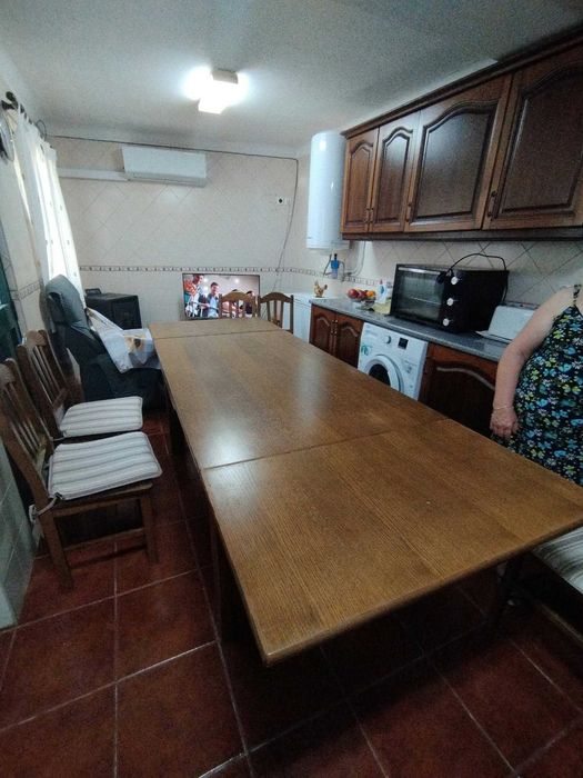 Mesa e cadeiras em pinho como novas