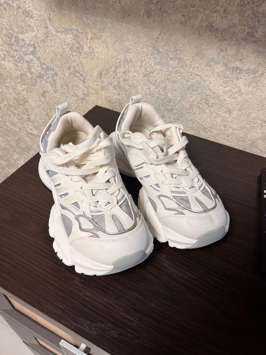 Підліткові кросівки 39 розміру.довжина устілки 25 см