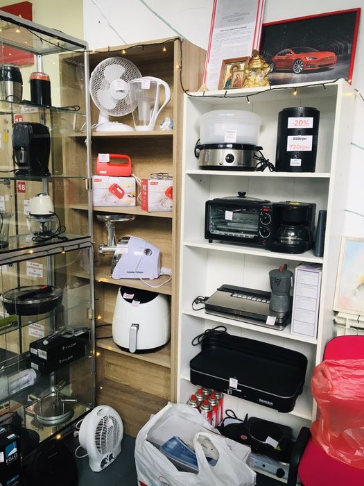 Полиці скляні та деревяні