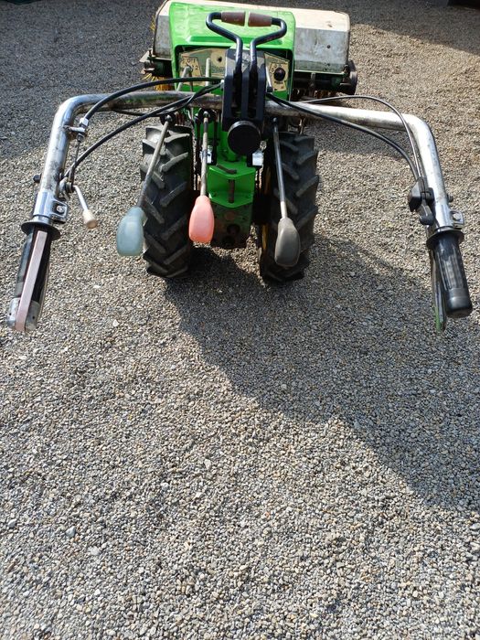 Ferrari , traktorek-dzik, jednoosiowy z zamiatarką ,nie glebogryzarka.