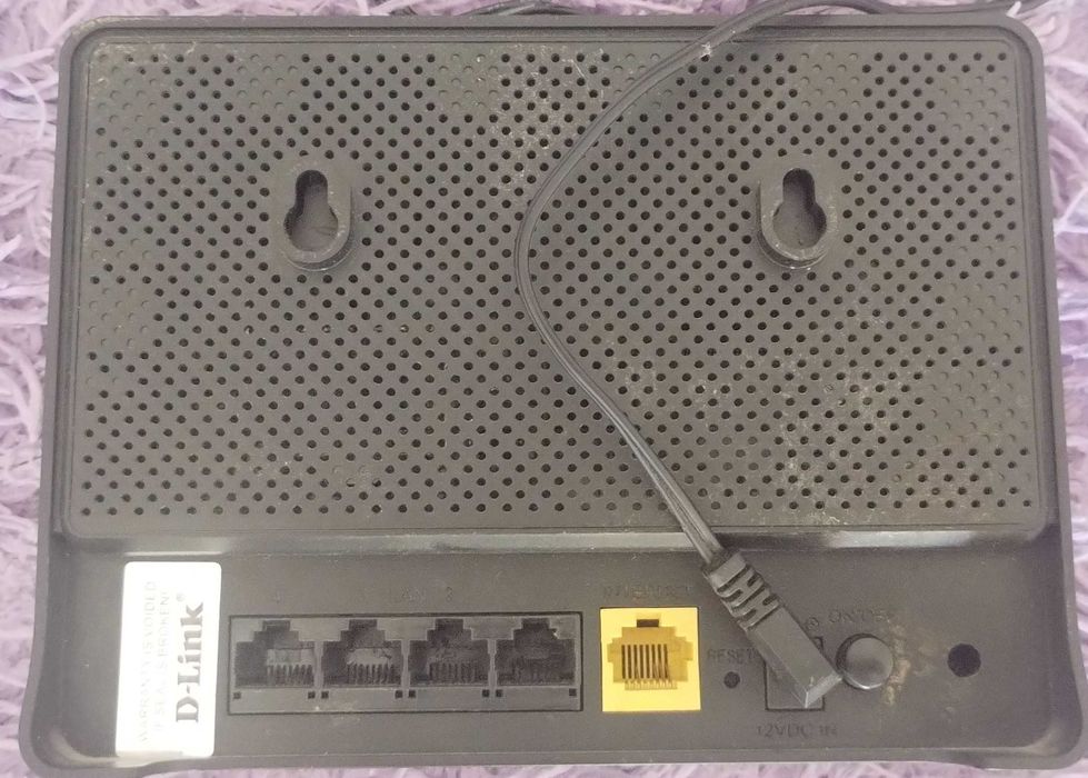 Продам маршрутизатор (роутер) D-Link DIR-300