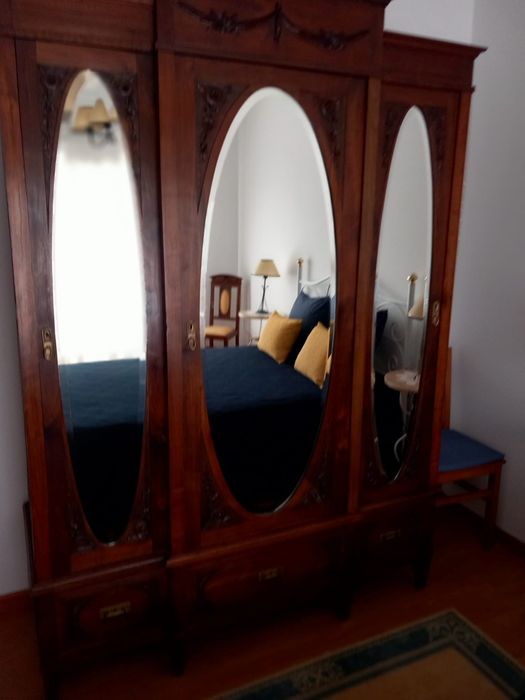 Roupeiro em madeira