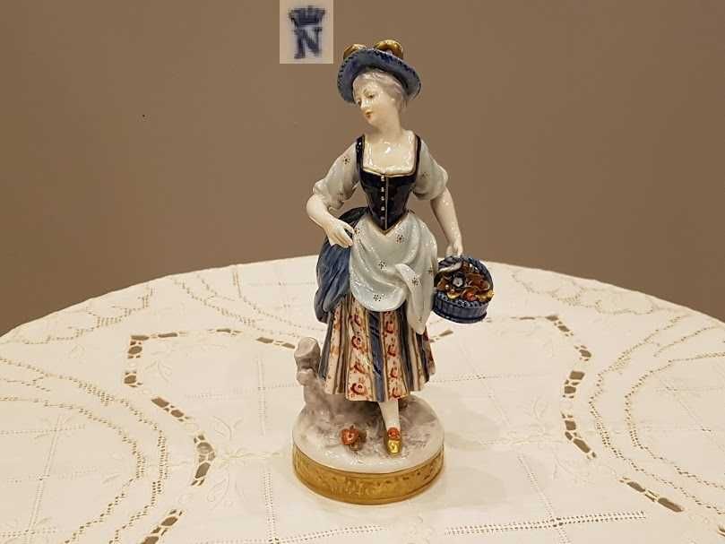 Figurka "Kobieta z koszem kwiatów", porcelana Turyngia.