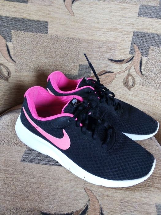 Adidasy Nike dla dziewczynki