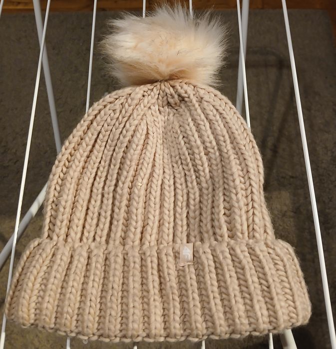 4F S/M Pastelowa różowa czapka damska ciepła twarzowa