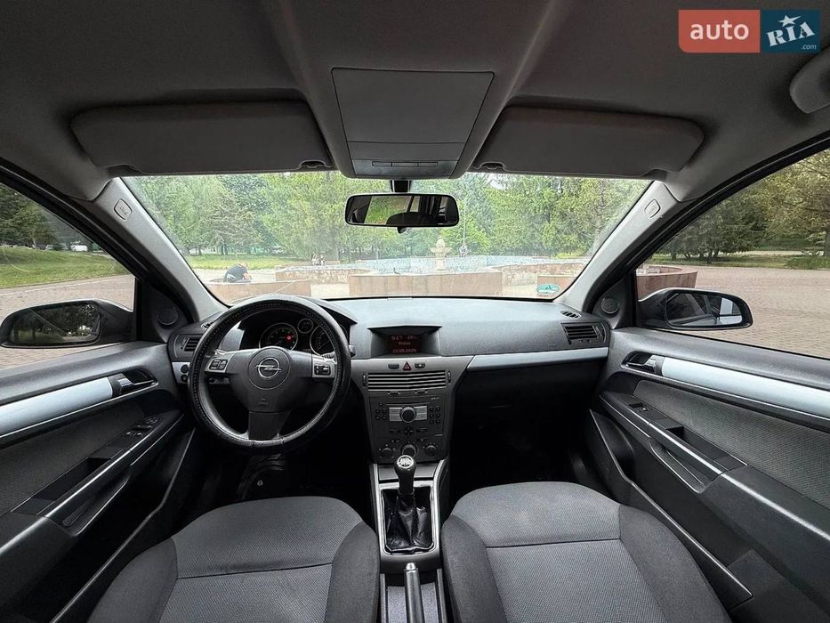 Opel Astra 2006рік 1.6 газ- бензин.