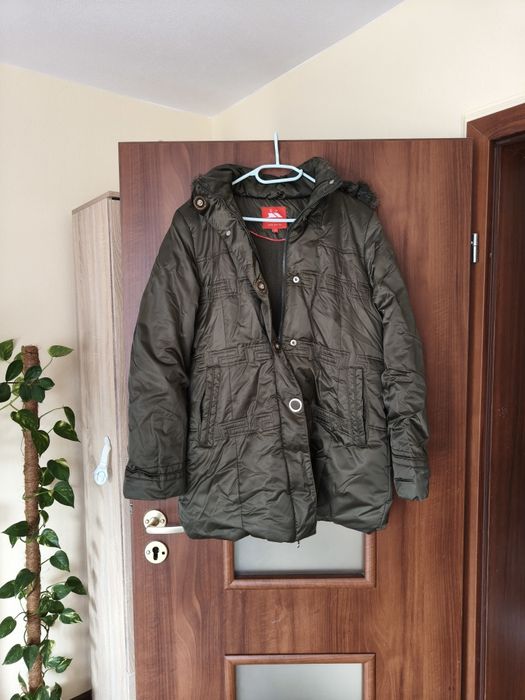 Zimowa kurtka w kolorze ciemnozielonym