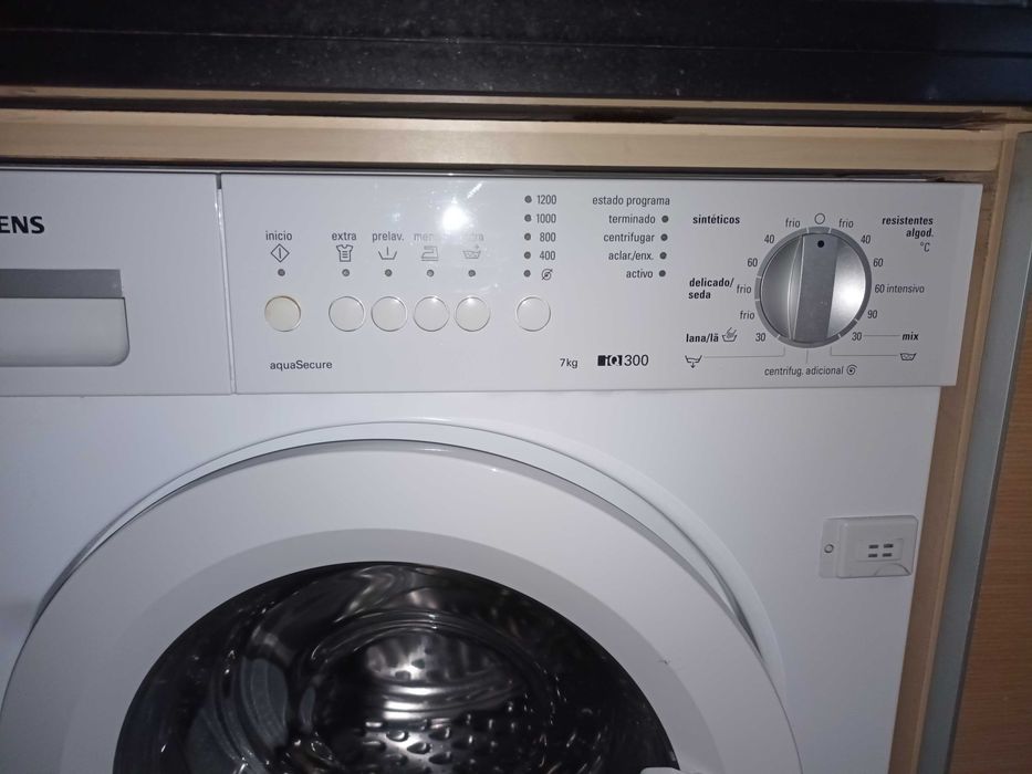 MAQUINA LAVAR ROUPA Siemens IQ300