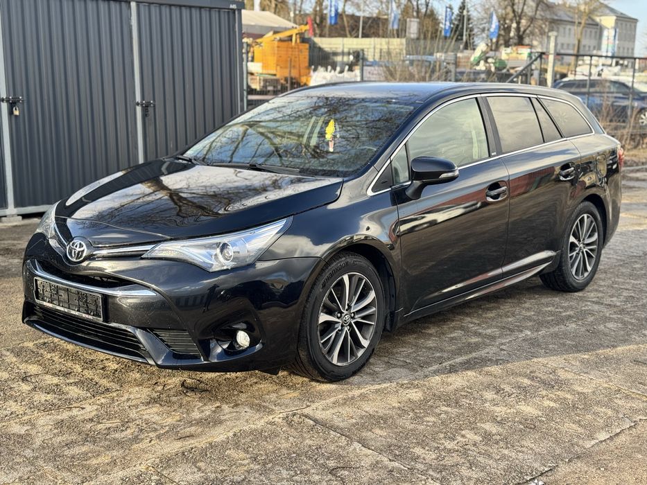 Toyota Avensis 2017 rok 2.0 diesel 243.000km USZKODZONY SILNIK