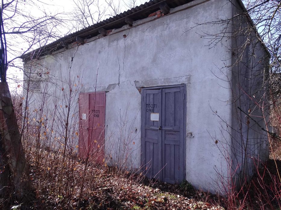 Фасадний майновий комплекс 43,2 м² на ділянці 0,35 га (траса Р-63, с. Лівинці)