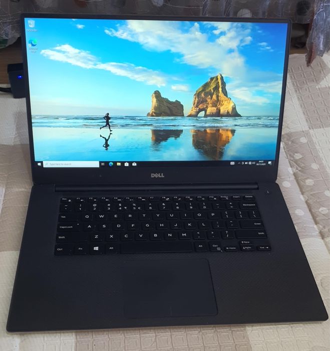 Dell XPS 15 9560 i7-7700HQ 8GB RAM 128GB SSD Ecrã 4K GTX 1050 com Carregador