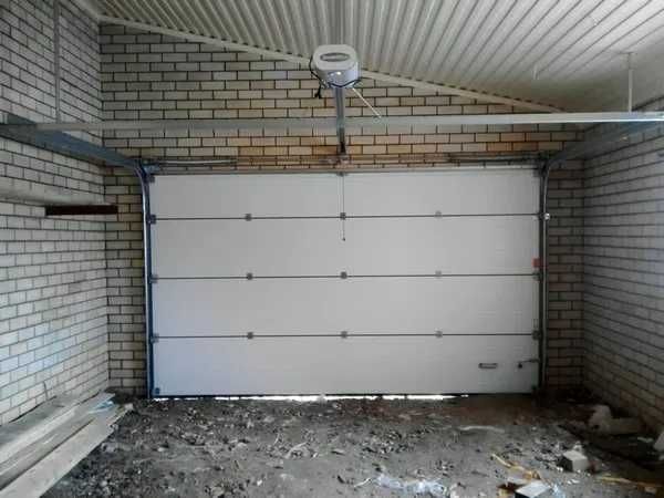 Секційні та ролетні ворота в гараж (автоматичні або з ручним відкр.)