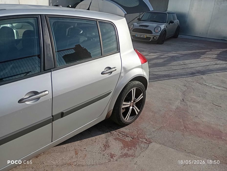 RENAULT Megane do ano 2005 mês 07 , em perfeitas condições