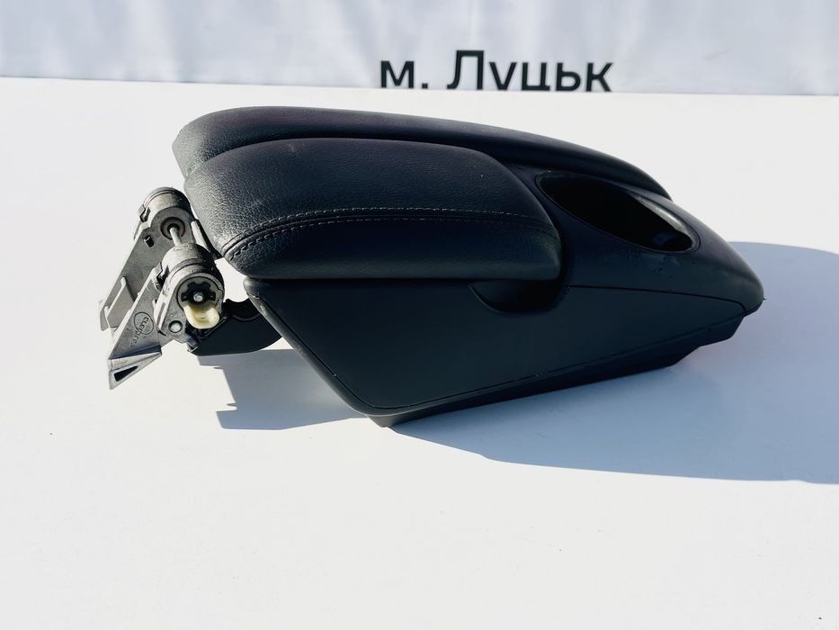 Підлокотник Audi Q7 4L Розборка Ауді Шрот