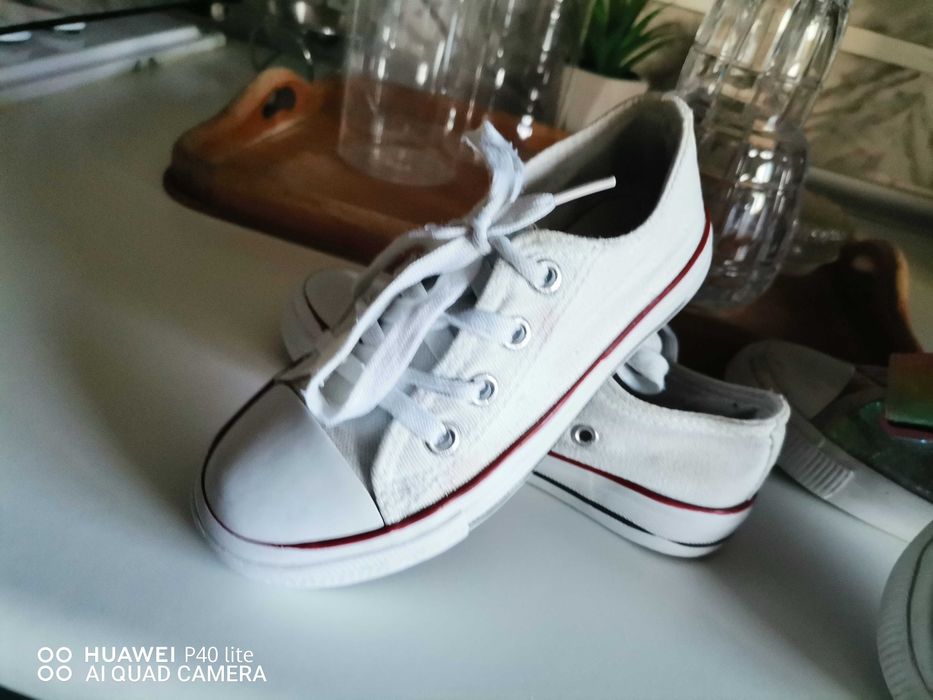 Ténis de menina em bom estado impecável. Tamanho. 27.loll