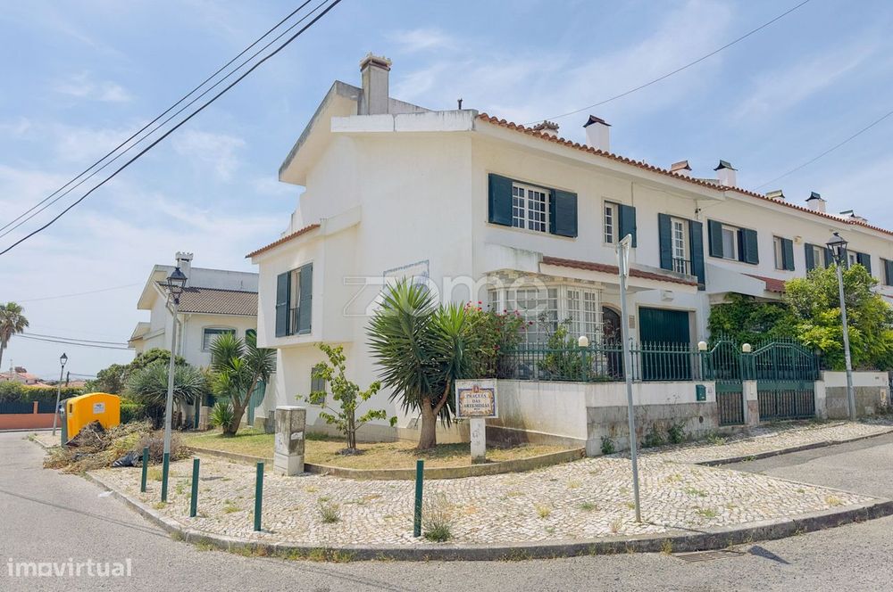 Moradia T4+1 | Renovada com piscina em Albarraque