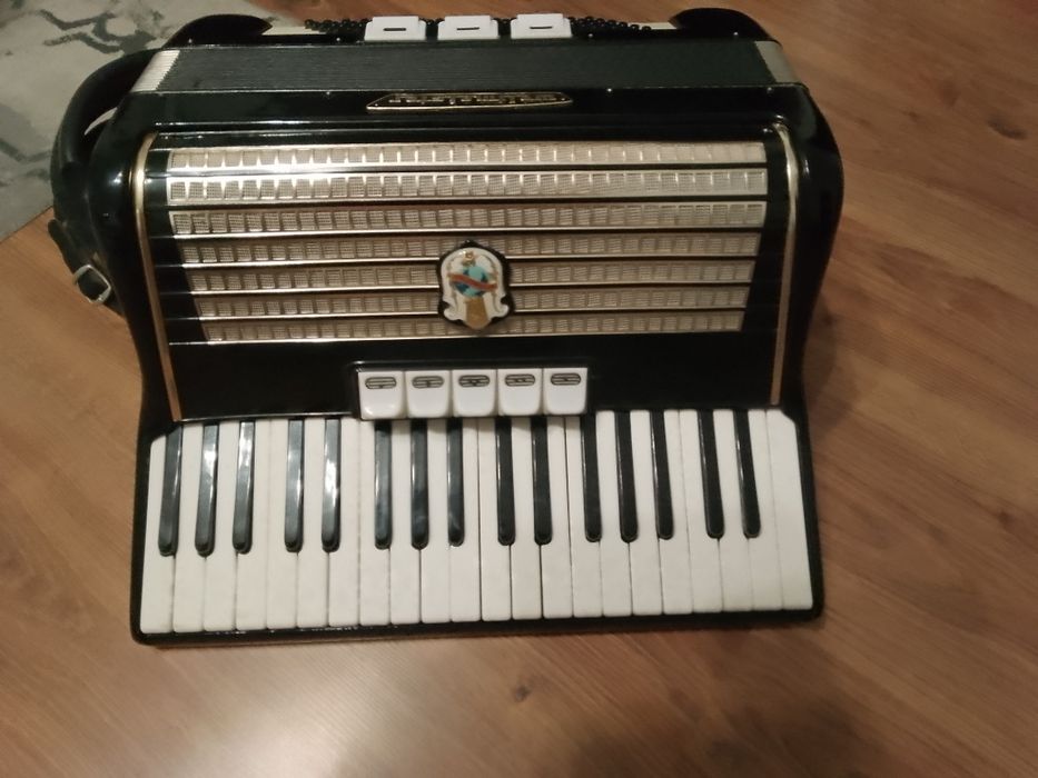Akordeon marki veltmaister 96