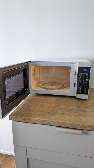 Microondas Sharp YC-MG02E-W com grelhador (Compacto)