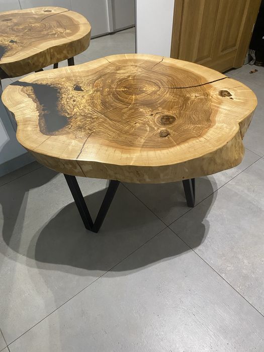 Stolik z dużego plastra jesionu z żywicą loft-96/78cm