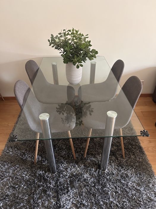 Mesa de jantar com tampo vidro