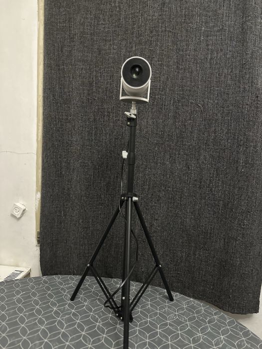 Проєктор Magcubic HY300 зі штативом, Wi-Fi, Bluetooth, Android
