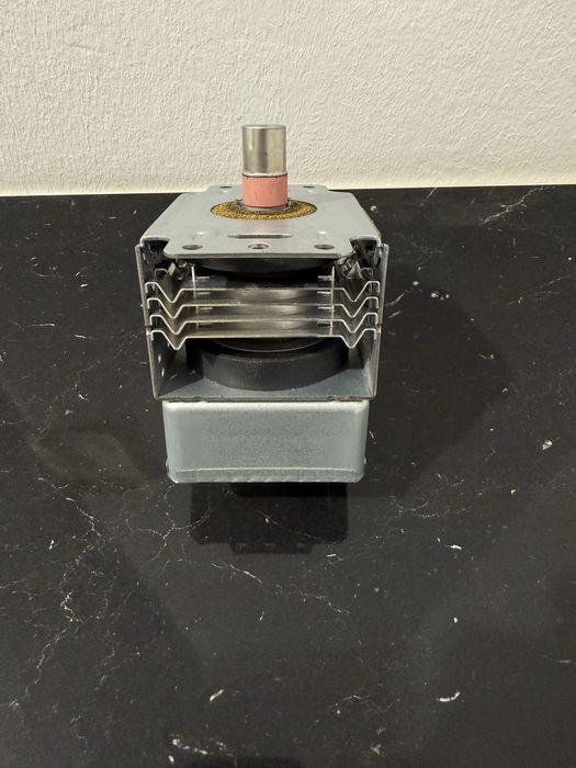 Magntron microondas