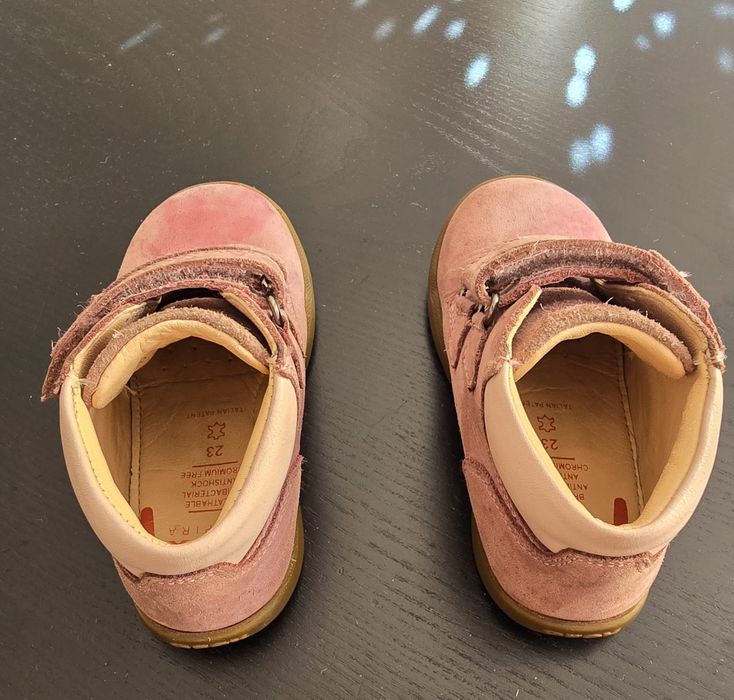 23 / Botas pele Geox Menina