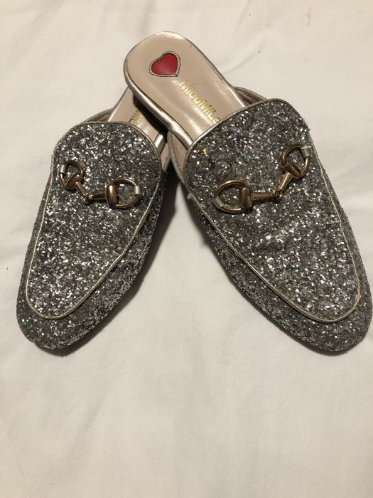 Chinelos  com brilhantes abertos atras