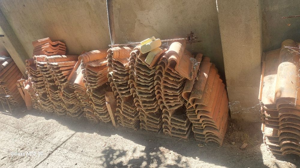 Vendo 750 Telhas usadas