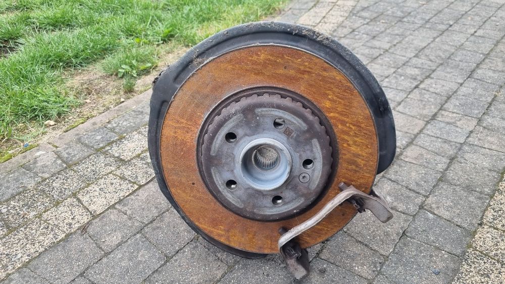 Zawieszenie prawy tyl mercedes c klasa  W 206