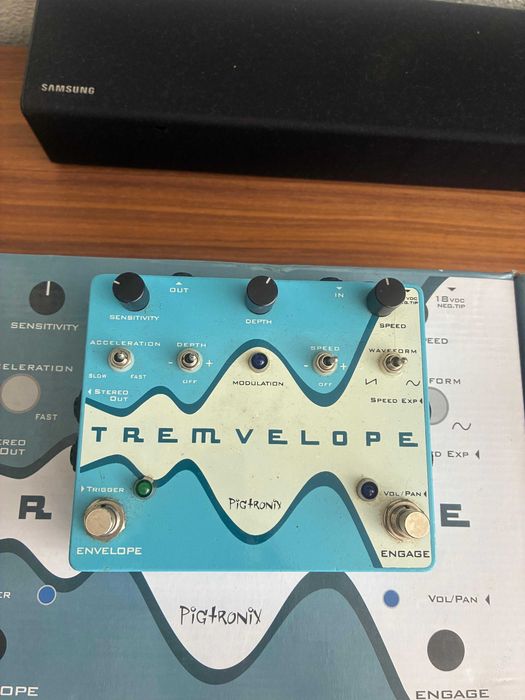 Pedal Pigtronix Tremvelope com caixa e manual. Tremolo/envelope raro.