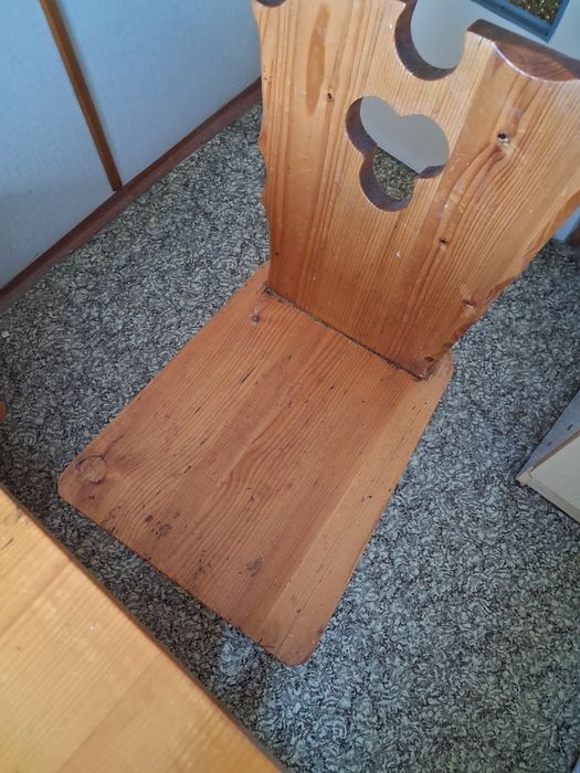 Ława, stół i krzesło