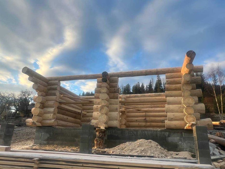 Будиночки в Микуличині — дикий зруб