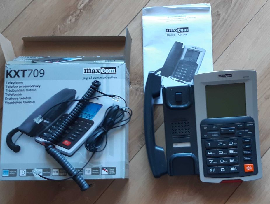 2 aparaty telefoniczne stacjonarne.