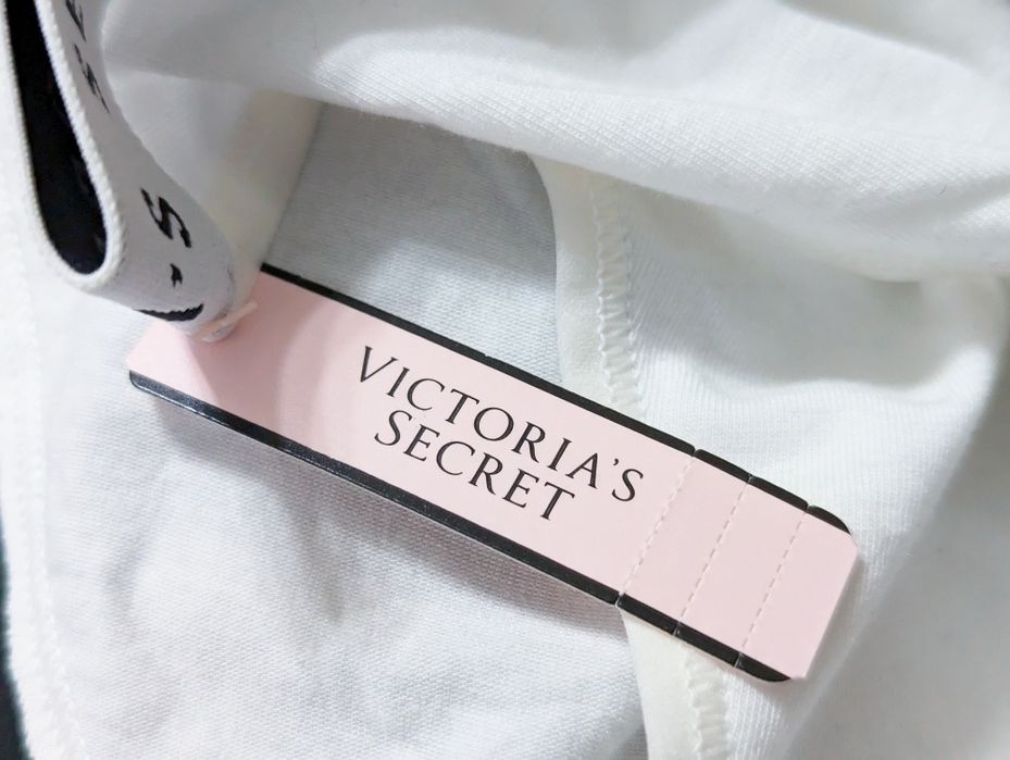 Wysoko wycięte majtki typu "bikini" Victoria's Secret, rozmiar M