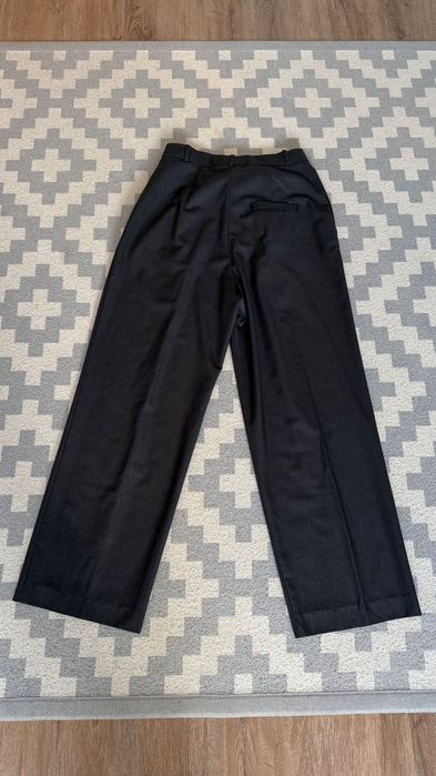 Продам темно-сірі штани Mango