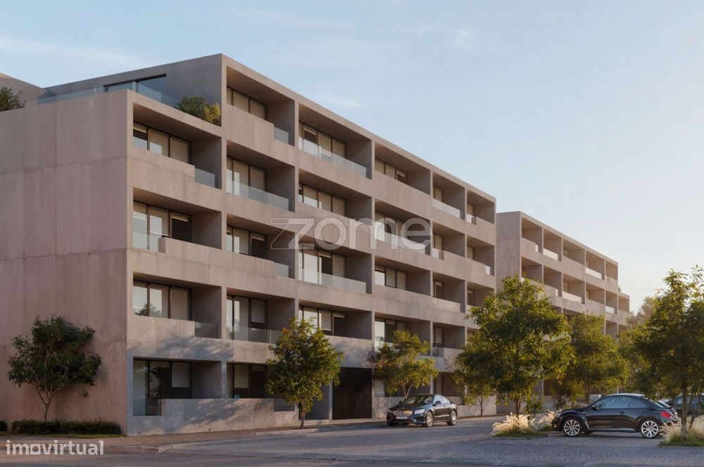 Apartamento T1 com varanda e garagem em Monte dos Burgos