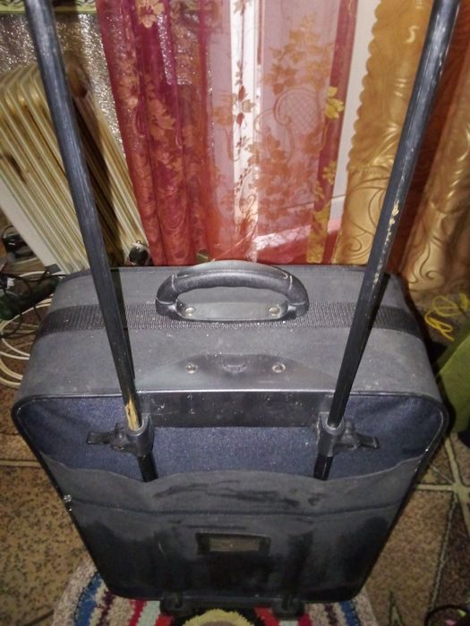 Продам чемодан дорожный