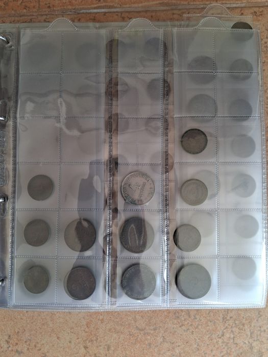 Coleção de 300  moedas portuguesas comemorativas e antigas – 3 pastas numismática