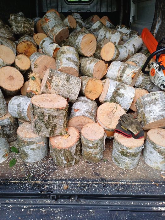 Drewno opałowe sosna i też gatunki liściaste