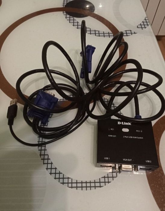 Двох портовий перемикач моніторів