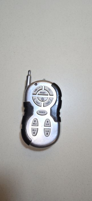 Пульт до іграшкового робота на радіокеруванні